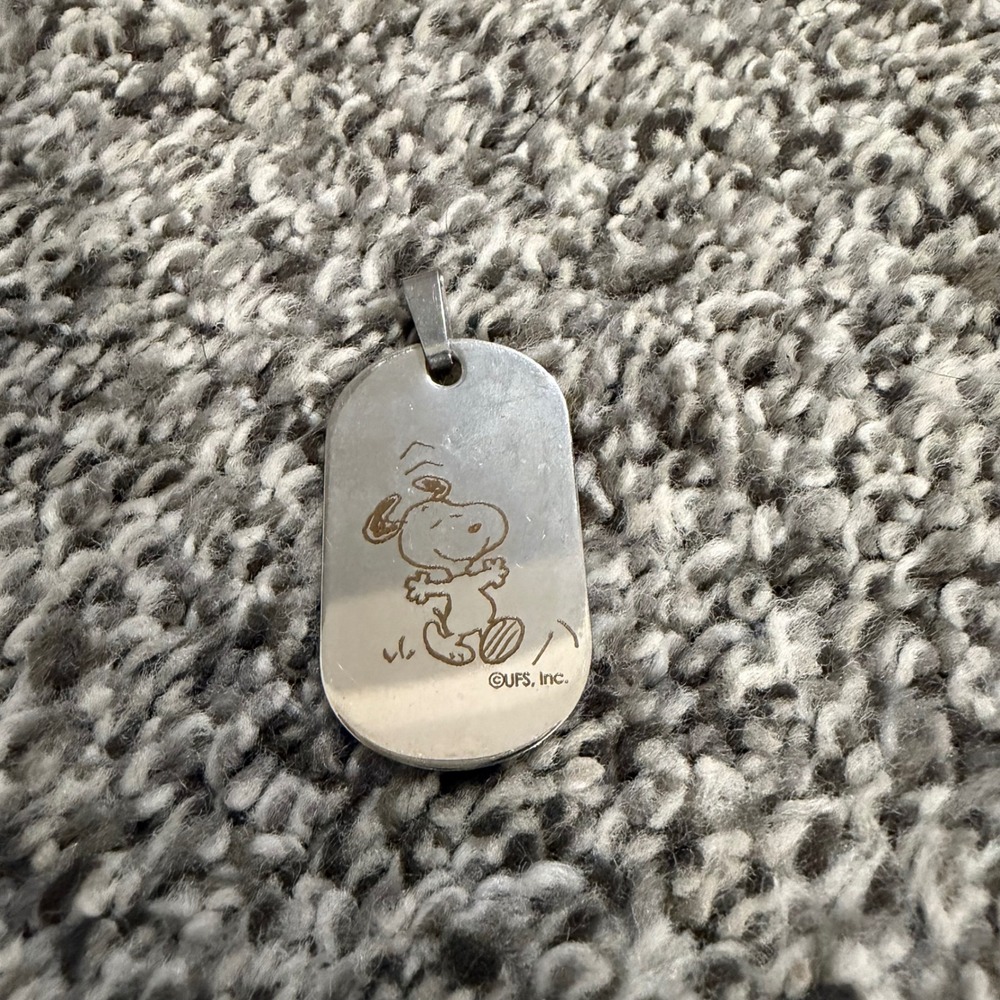 Peanuts Snoopy Pendant OS Michigan Adventure Souvenir Metal Dog Tag Silver Vtg